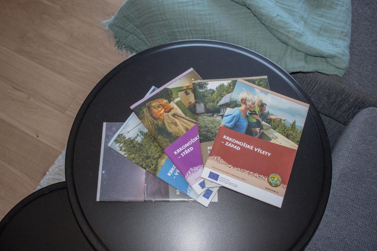 Enjoyharrachov - Atraktivni Klidny Klimatizovany Apartman 20 V Centru Harrachova S Parkovanim, Wifi-Wlan, Sat, Herni Konzoli, Ipad, Netflix Zdarma, Moznosti Dobijeni Auta, Vyhledem Do Zahrady A Na Romanticky Kostelik 外观 照片