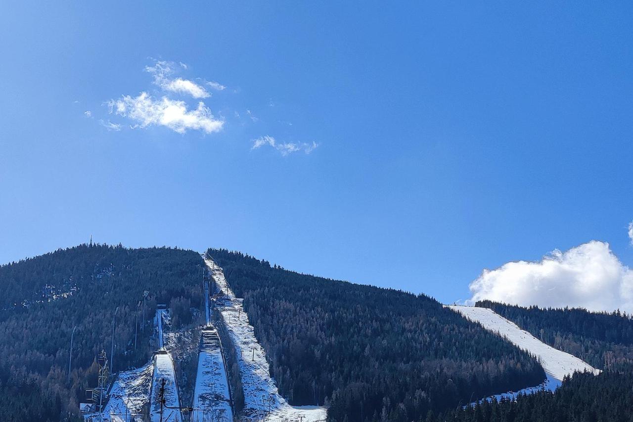 Enjoyharrachov - Atraktivni Klidny Klimatizovany Apartman 20 V Centru Harrachova S Parkovanim, Wifi-Wlan, Sat, Herni Konzoli, Ipad, Netflix Zdarma, Moznosti Dobijeni Auta, Vyhledem Do Zahrady A Na Romanticky Kostelik 外观 照片