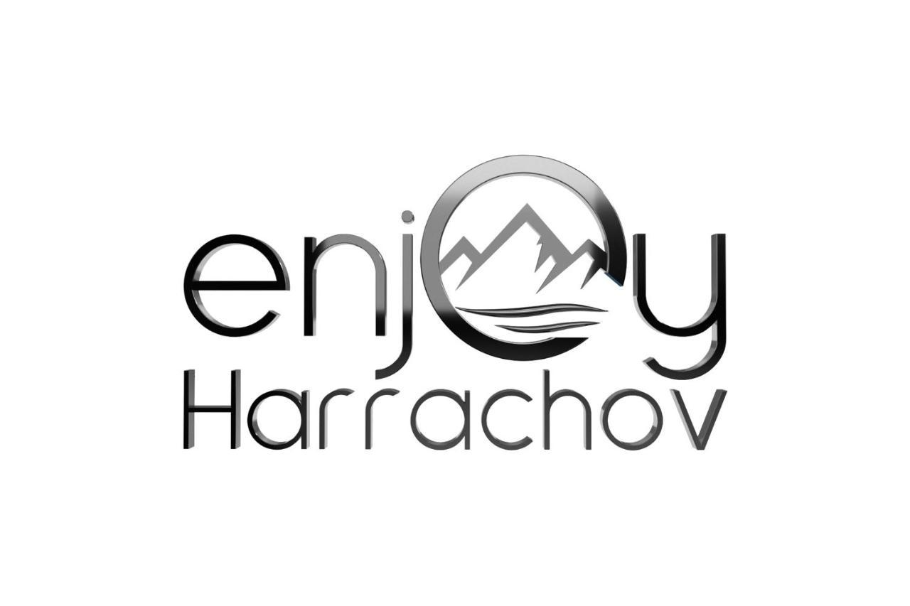Enjoyharrachov - Atraktivni Klidny Klimatizovany Apartman 20 V Centru Harrachova S Parkovanim, Wifi-Wlan, Sat, Herni Konzoli, Ipad, Netflix Zdarma, Moznosti Dobijeni Auta, Vyhledem Do Zahrady A Na Romanticky Kostelik 外观 照片