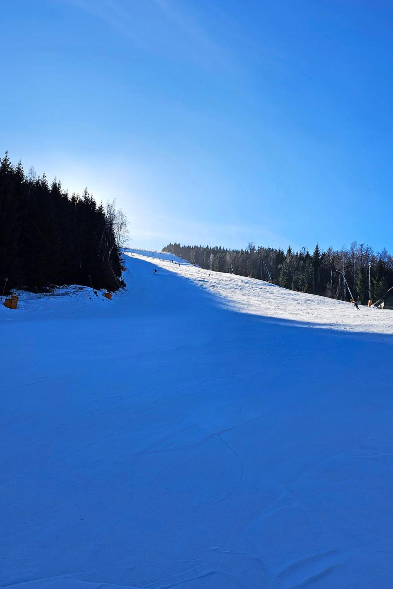 Enjoyharrachov - Atraktivni Klidny Klimatizovany Apartman 20 V Centru Harrachova S Parkovanim, Wifi-Wlan, Sat, Herni Konzoli, Ipad, Netflix Zdarma, Moznosti Dobijeni Auta, Vyhledem Do Zahrady A Na Romanticky Kostelik 外观 照片