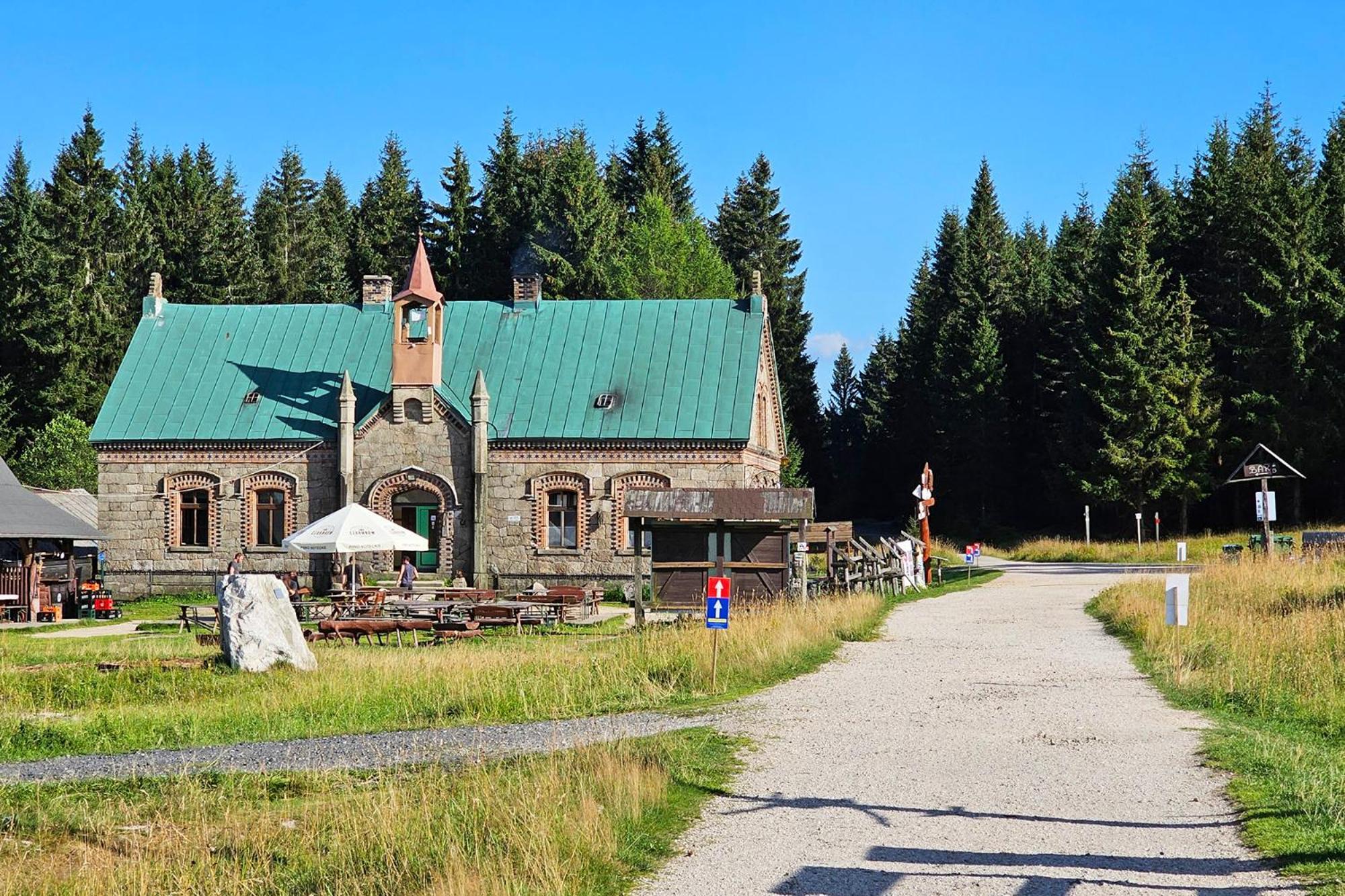 Enjoyharrachov - Atraktivni Klidny Klimatizovany Apartman 20 V Centru Harrachova S Parkovanim, Wifi-Wlan, Sat, Herni Konzoli, Ipad, Netflix Zdarma, Moznosti Dobijeni Auta, Vyhledem Do Zahrady A Na Romanticky Kostelik 外观 照片