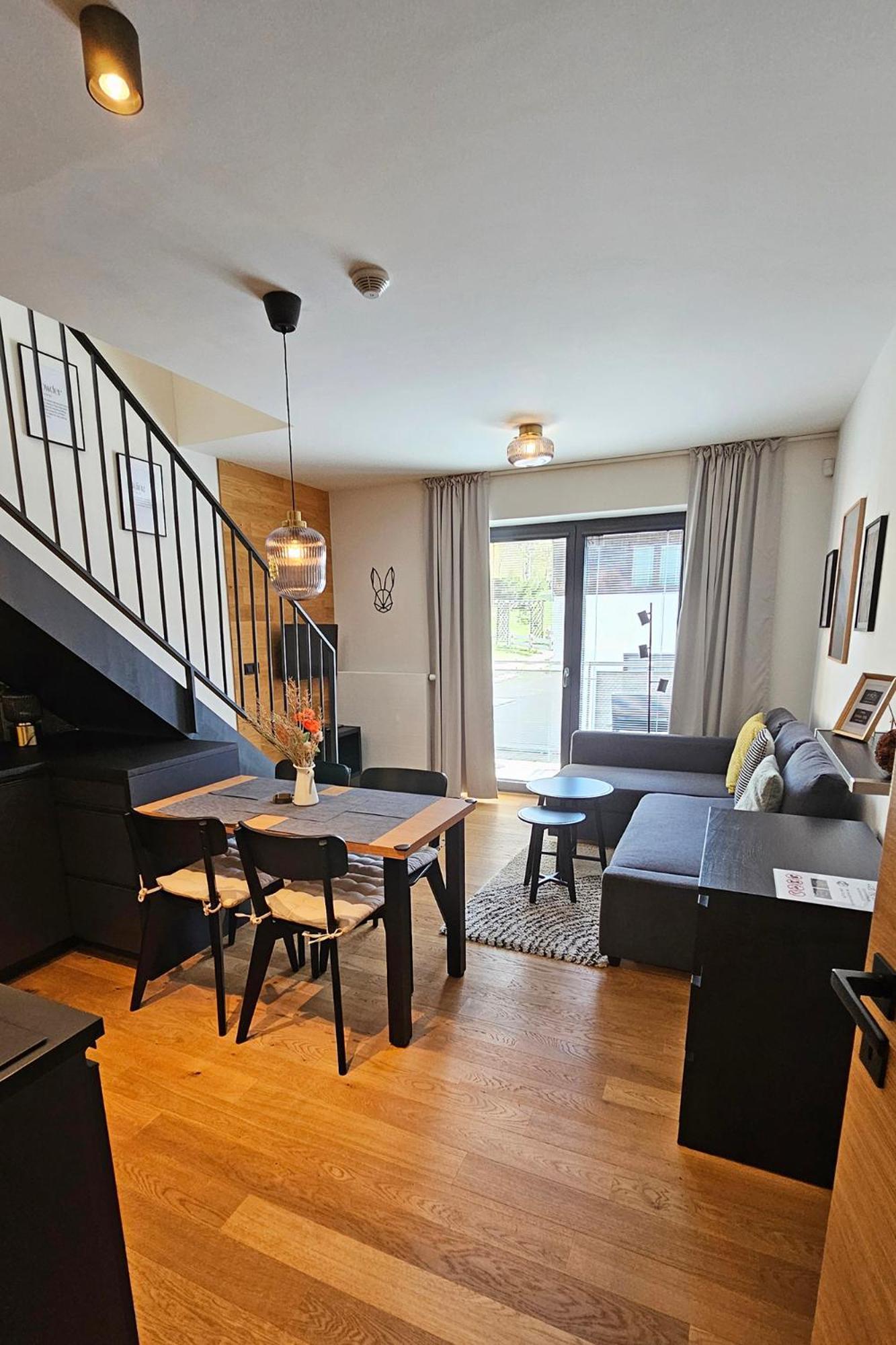 Enjoyharrachov - Atraktivni Klidny Klimatizovany Apartman 20 V Centru Harrachova S Parkovanim, Wifi-Wlan, Sat, Herni Konzoli, Ipad, Netflix Zdarma, Moznosti Dobijeni Auta, Vyhledem Do Zahrady A Na Romanticky Kostelik 外观 照片